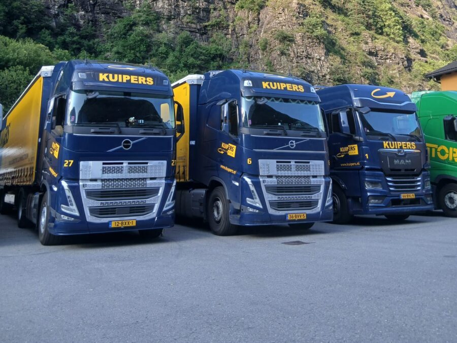 3 truck from Kuipers Logistics are parked in the mountains