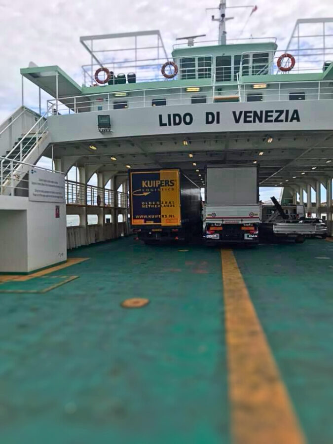 Kuipers Vrachtwagen Op Pond Lido Di Venezia