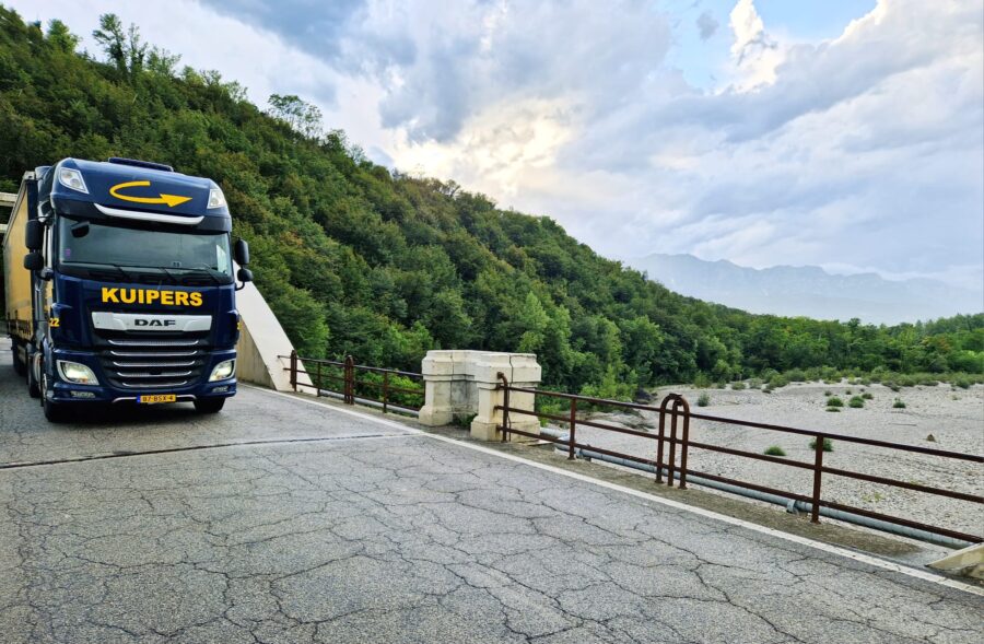 Kuipers Logistics vrachtwagen, een daf xf 480, in Udine