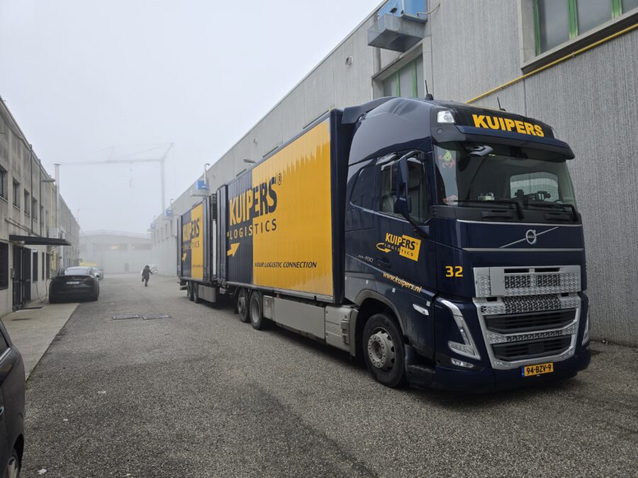 De nieuwe Volvo FH 460 combi van Kuipers logistics in Brugine
