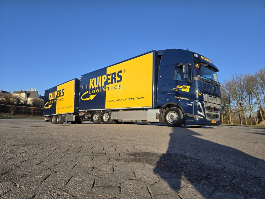De nieuwe Volvo FH460 Combi van Kuipers Logistics op Rheinböllen Autohof