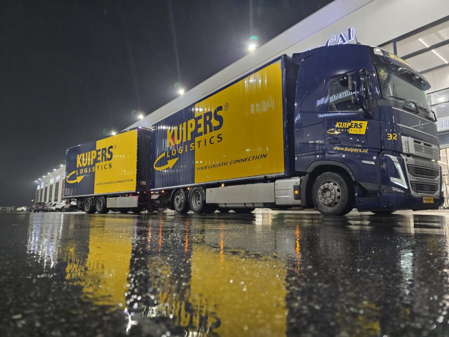De nieuwe Volvo FH 460 combi van Kuipers Logistics in Prato